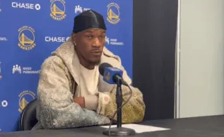 NBA常规赛，勇士119-109战胜湖人。赛后，勇士球员吉米-巴特勒谈及乔纳森