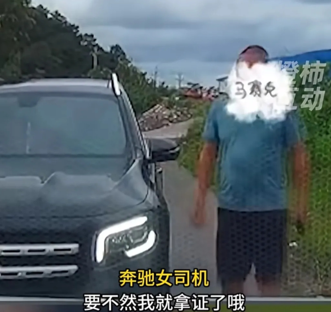 奔驰女车主给所有的男人狠狠地敲了个响钟不管对方多漂亮，身材多好，千万切记脑