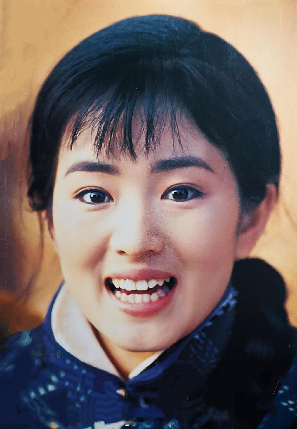 年轻时的巩皇！这扑面而来的少女感太绝了！