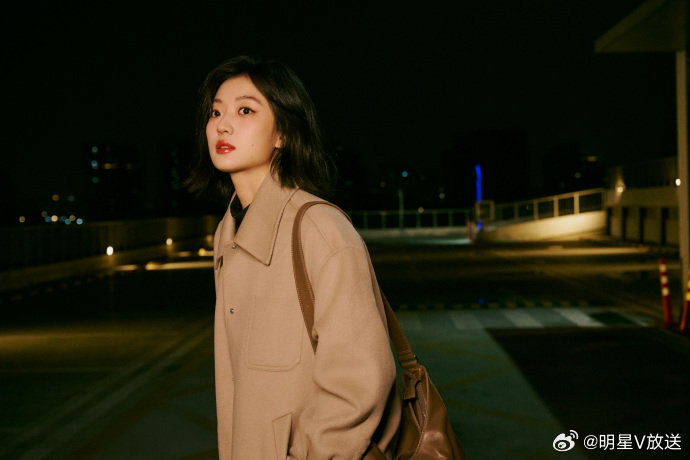 孙千米兰时装周首秀孙千出发米兰时装周孙千出发米兰时装周！飒爽干练风配短发好吸