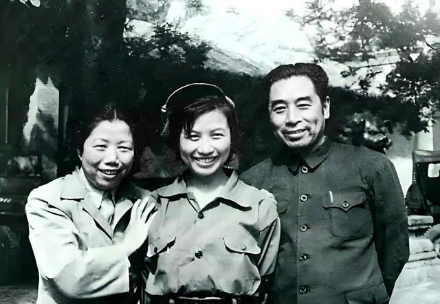 为周恩来总理释疑三点：第一疑点是周恩来总理和邓颖超为何一生无子？有关这一点，曾经