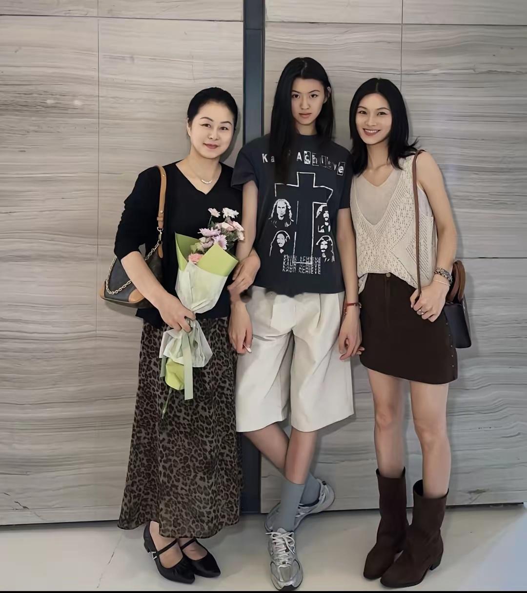 你敢相信这是女儿、妈妈、外婆三代人吗？