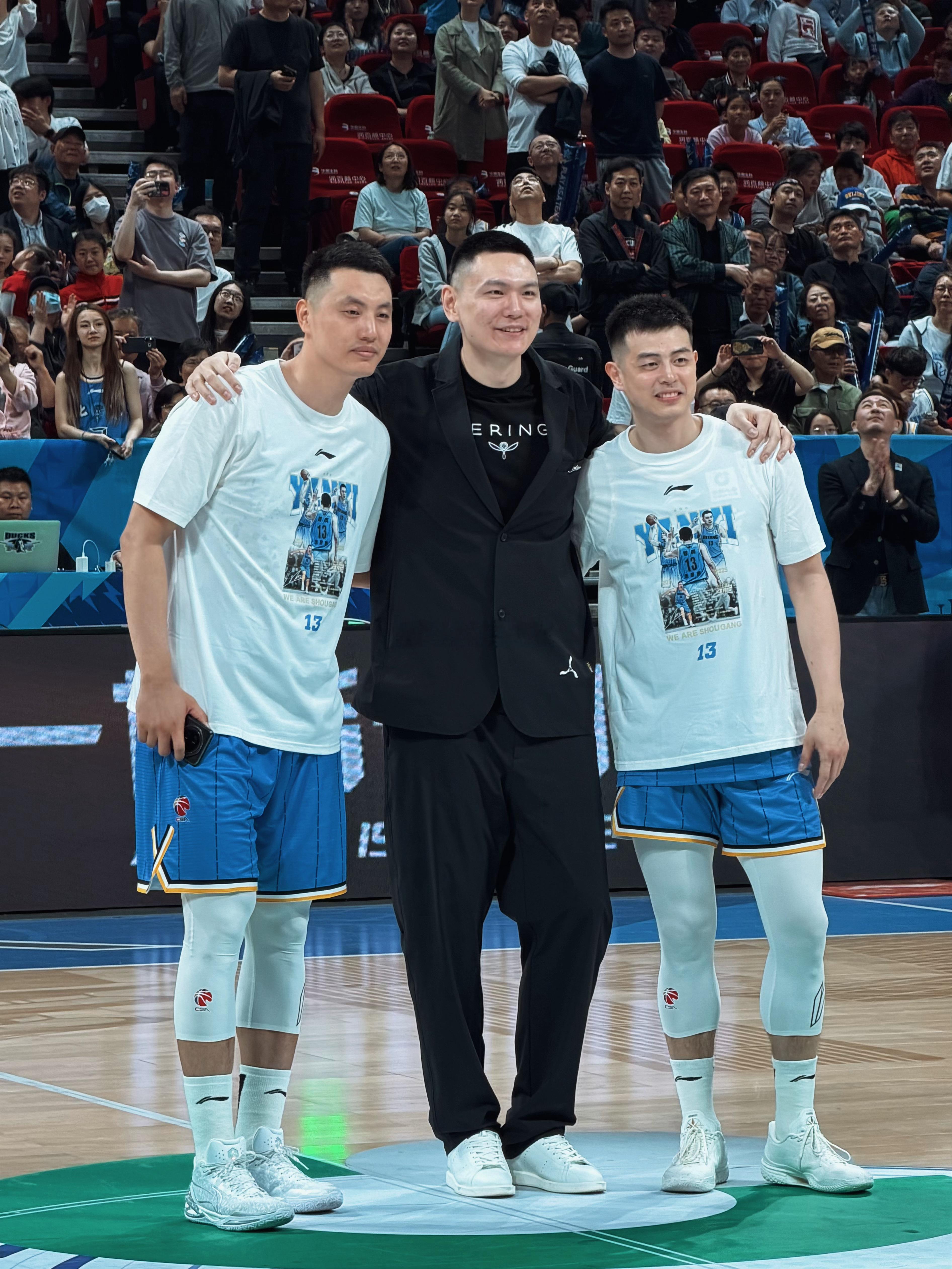 北京男篮vs吉林男篮朱彦西北京首钢队为朱彦西举办了退役仪式。朱彦西、翟晓川、方