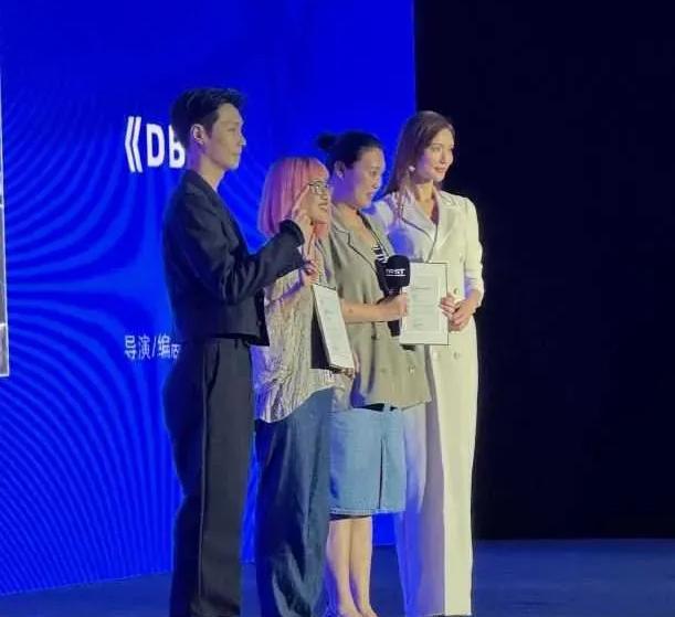 林志玲亮相First电影节，白西装裙演绎“人间白月光”[比心]7月27日，50
