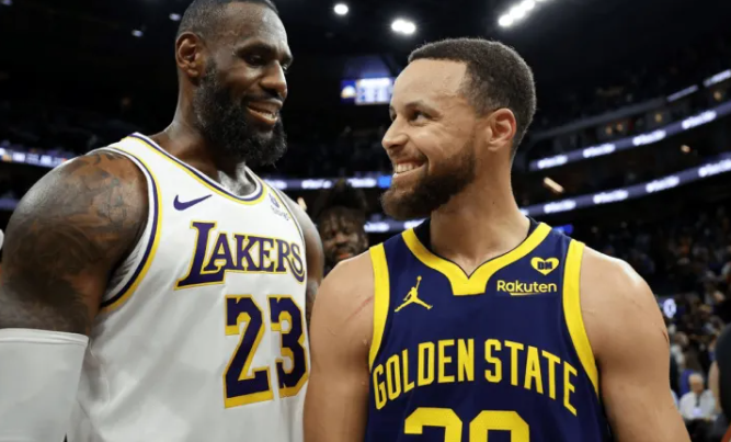NBACourtside转发了ESPN评论员史蒂芬-A-史密斯谈论勒布朗-詹姆