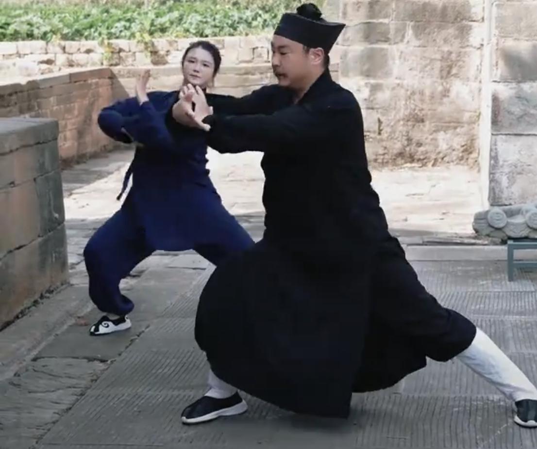 少林事件后，武当山与九华山的票价问题意外成为焦点。同为文化圣地，灵隐寺30元、白