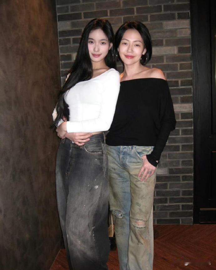 小S二女儿表示不会马上进入演艺圈，这绝对是明智的选择，现在的Lily年龄并不