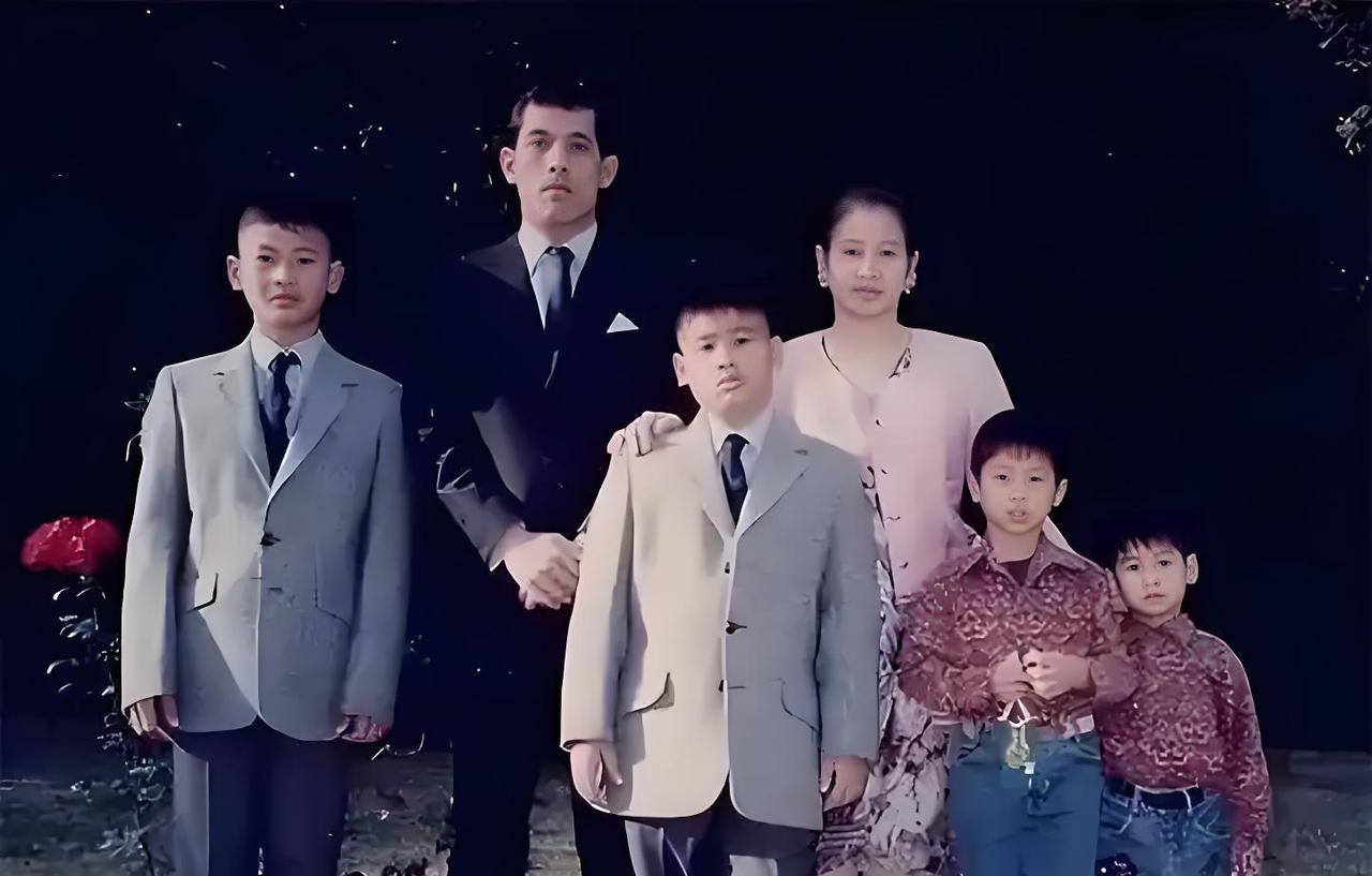 泰王玛哈早年以出轨罪名，将二王妃余瓦达及4个儿子驱逐出境，这在当时引发了民众的猜