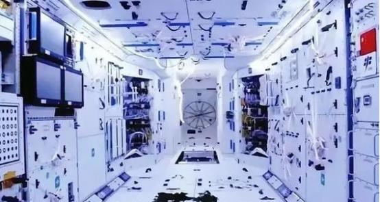 为啥中国空间站只能上3个人，而国际空间站却能达到十几人？ 其实这事说穿了并不