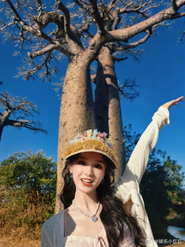 李沁照片不会过期记忆也不会花儿与少年📷照片不会因时间而褪色，就像李沁在花少里