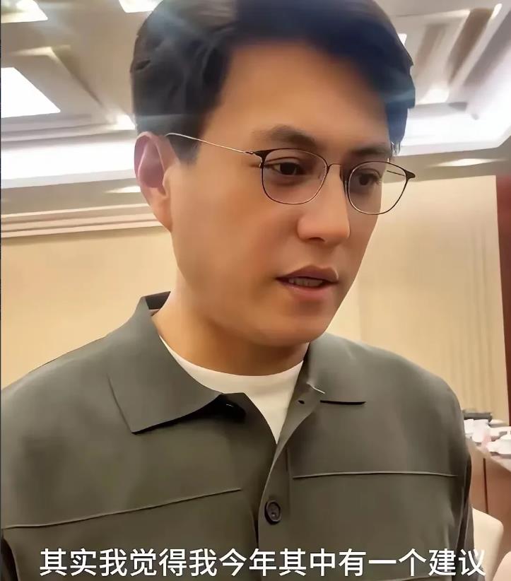 靳东不愧是大家都喜欢的演员，在人大上提的这个建议更是受大家点赞！靳东表示：“