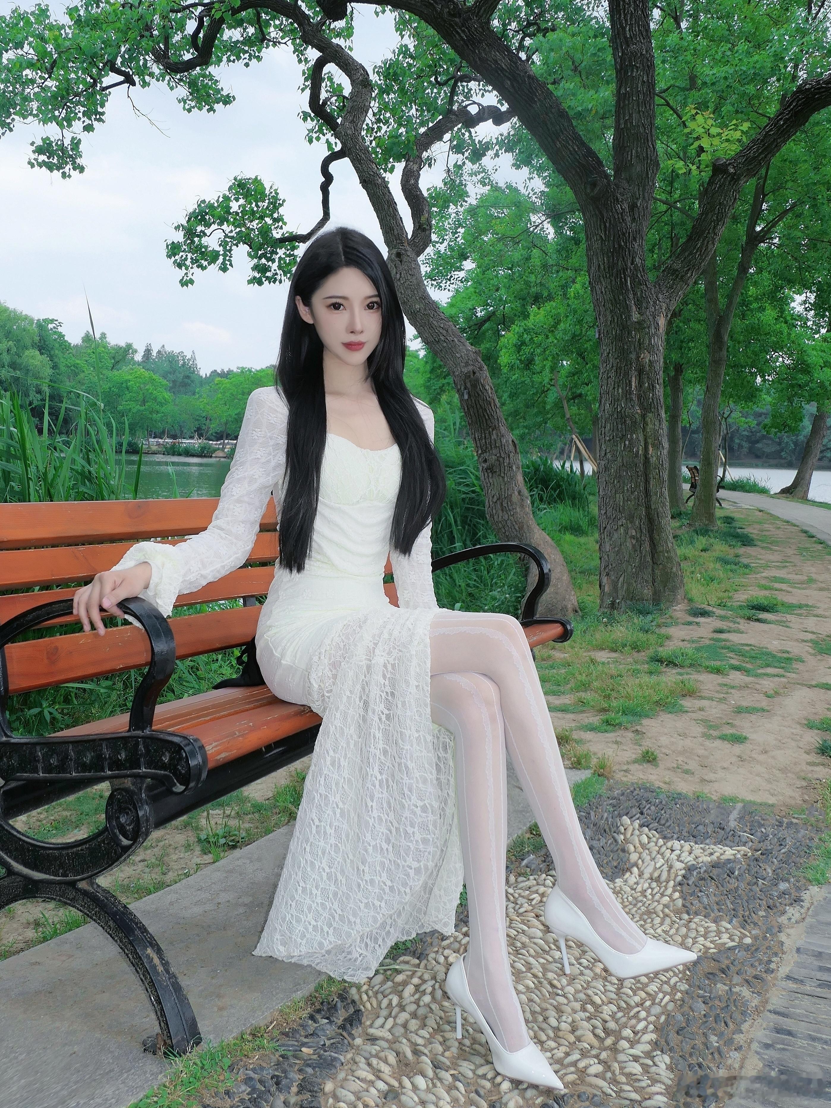 枯木逢春，静水成玉。🍃🕊️​​​