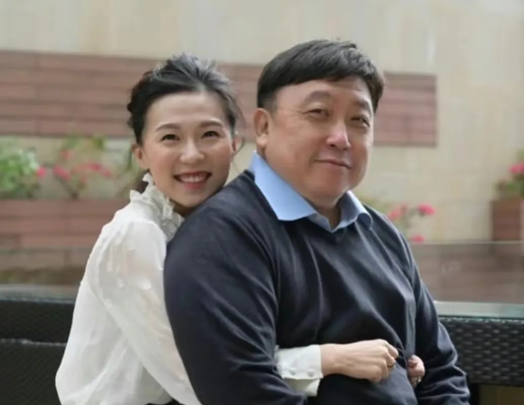 我终于知道，为什么王晶突然出来疯狂爆料的真相，不是因为缺钱，不是因为怀念，而