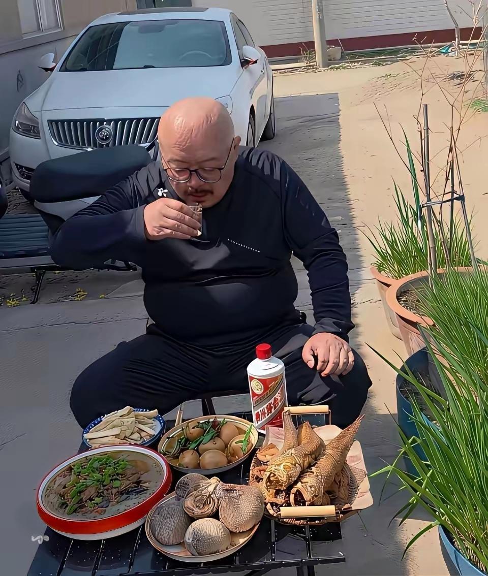 大哥独自一人的午饭，就这一桌菜，放在农村来说，算得上什么水平？农村美食
