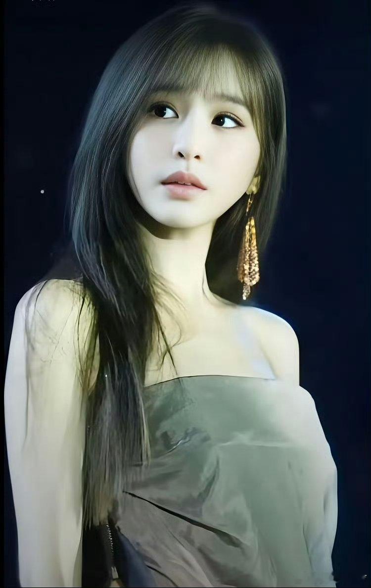 王心凌轻松拿捏甜美风这哪是拿捏啊，明明是甜美风被她本人统治了好吧，粉色公主裙花