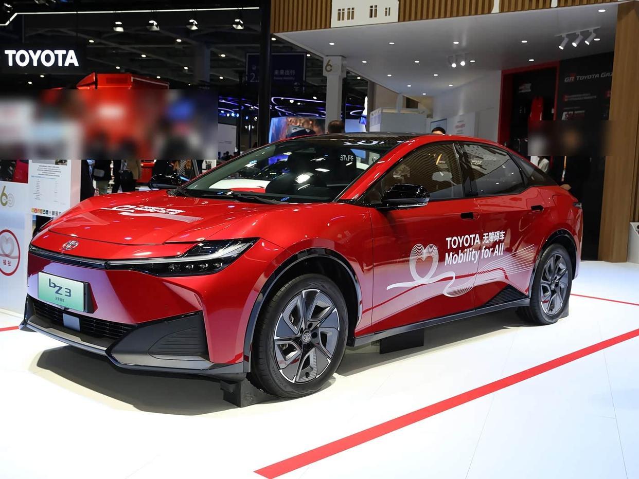 ‌一汽丰田bZ3智享家JOY版当前限时焕新价为9.38万元，PRO版为10.38