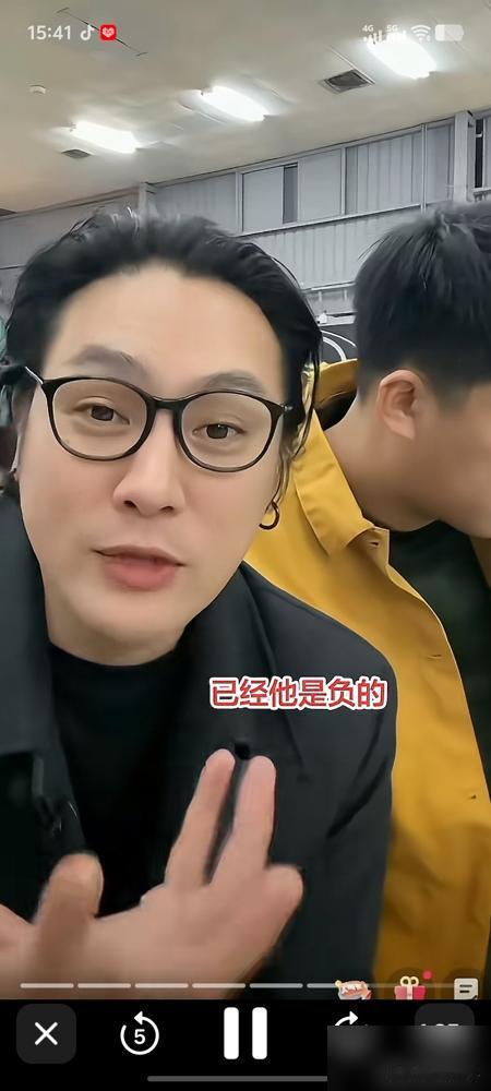 都以为光头是来捞钱的，结果人家转手就把近10亿的“大礼包”给扔了。你真以为这