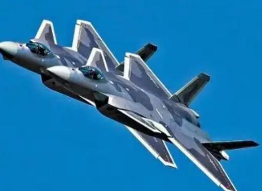 这下，美国完全可以放心了！看见美媒说，中国的东风-41、东风21D导弹，以及歼-