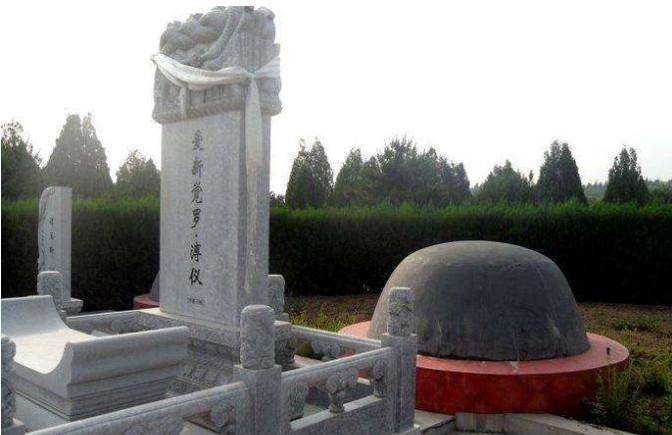 1967年，溥仪去世，家人不知如何安葬，上报国家。1967年10月17日