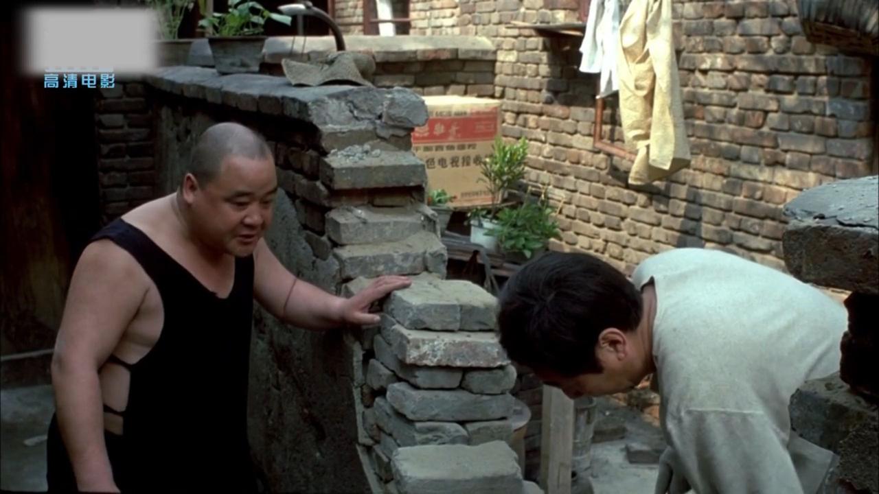 我能关心北京胡同大爷的住房问题么？——网上视频：有人采访北京胡同一位大爷，老人