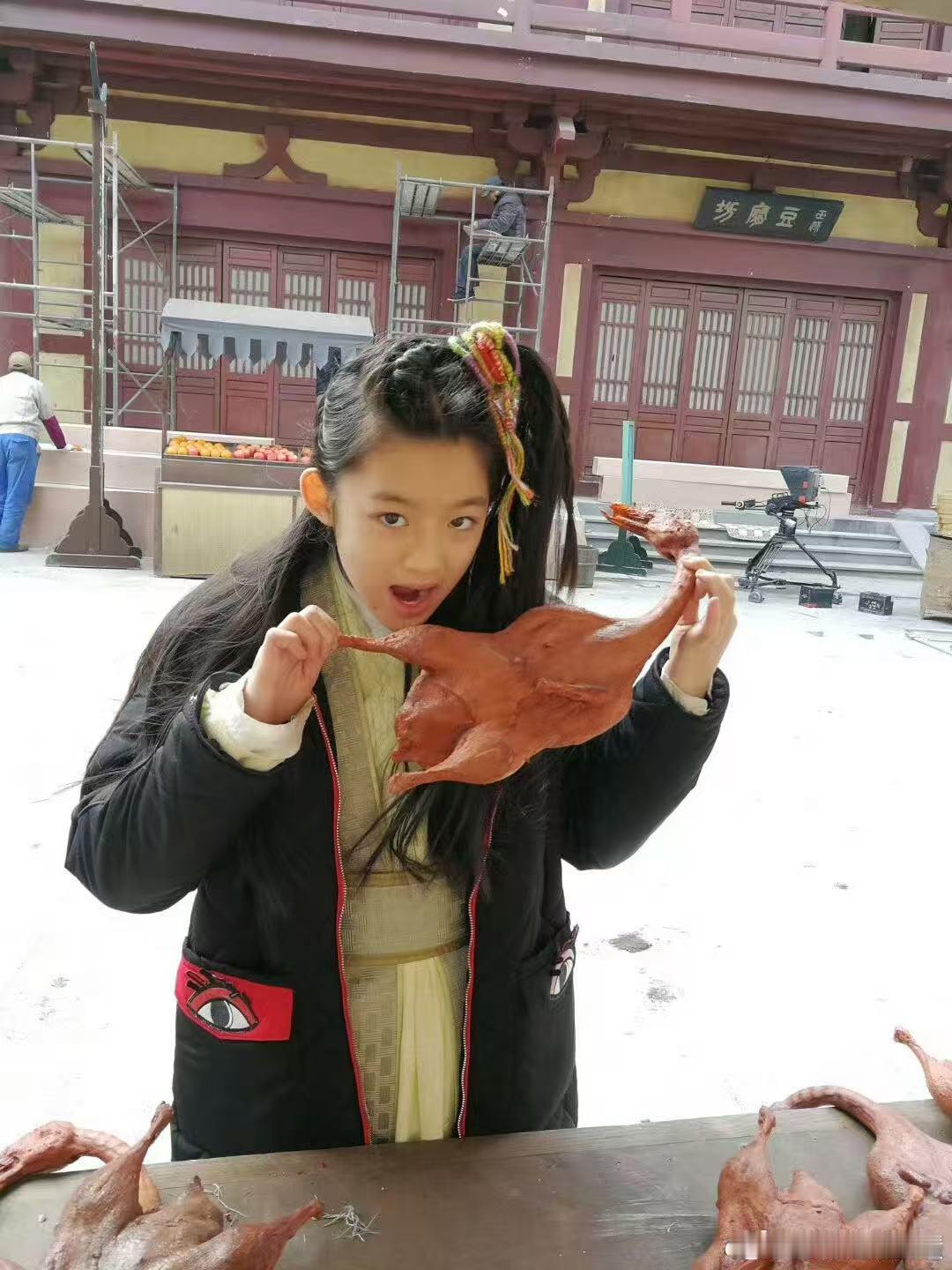 给妈也吃口呗萌孩