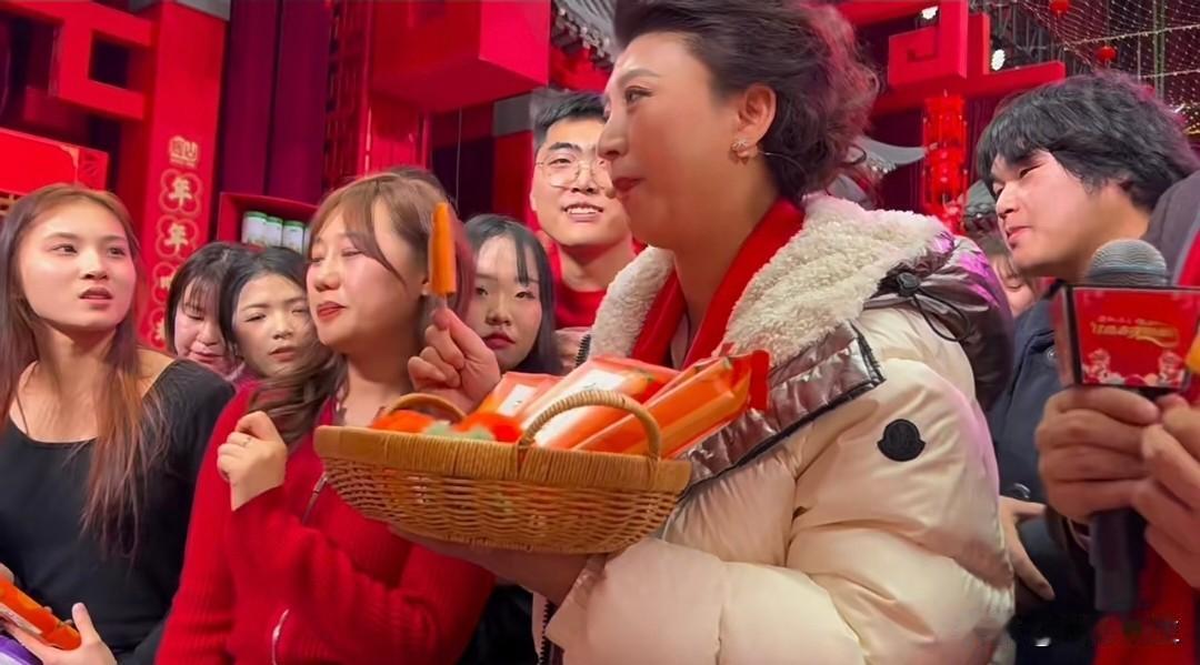 辽宁卫视今年这运气也是没谁了，春晚大幕还没拉开，后台先演了一出“消失的嘉宾”