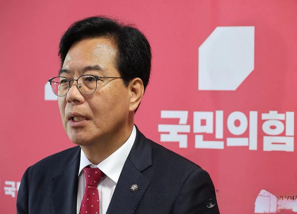李在明还未决定是否参加24~25日举行的北约首脑会议。在野党国民力量新党