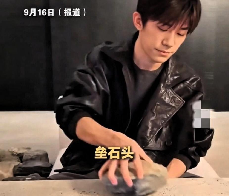 “明星的影响力，真不是盖的！”近日，歌手易烊千玺，时隔8年，再次以个人身份打开直