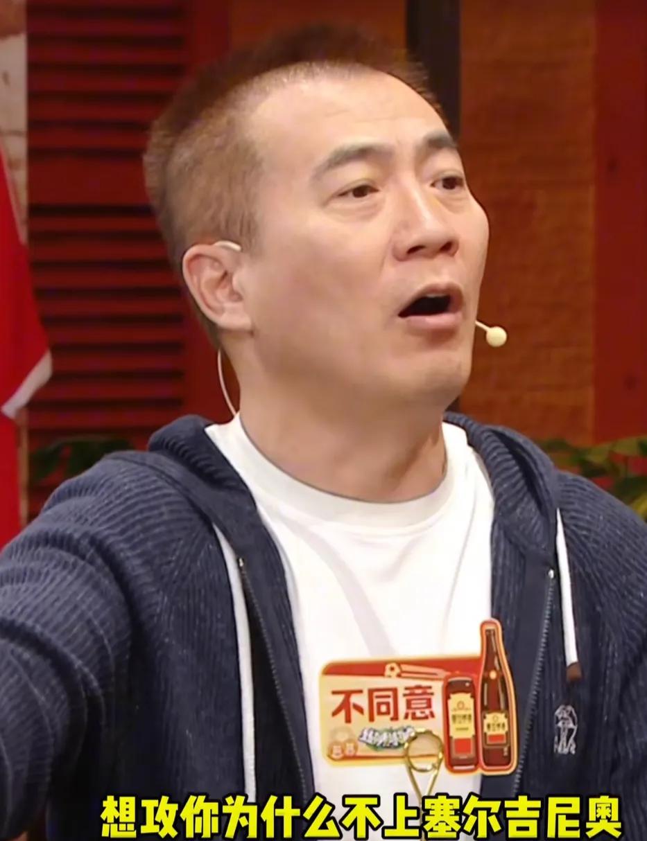 预测冠军哪家强？最准当数黄健翔。足球评论员娄一晨：上海海港或成都蓉城。足球媒