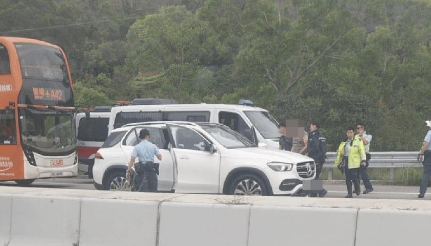 香港红磡惊现巨额金条盗窃案。位于崇安街半岛广场的一家金行，昨日（20日）下午疑似