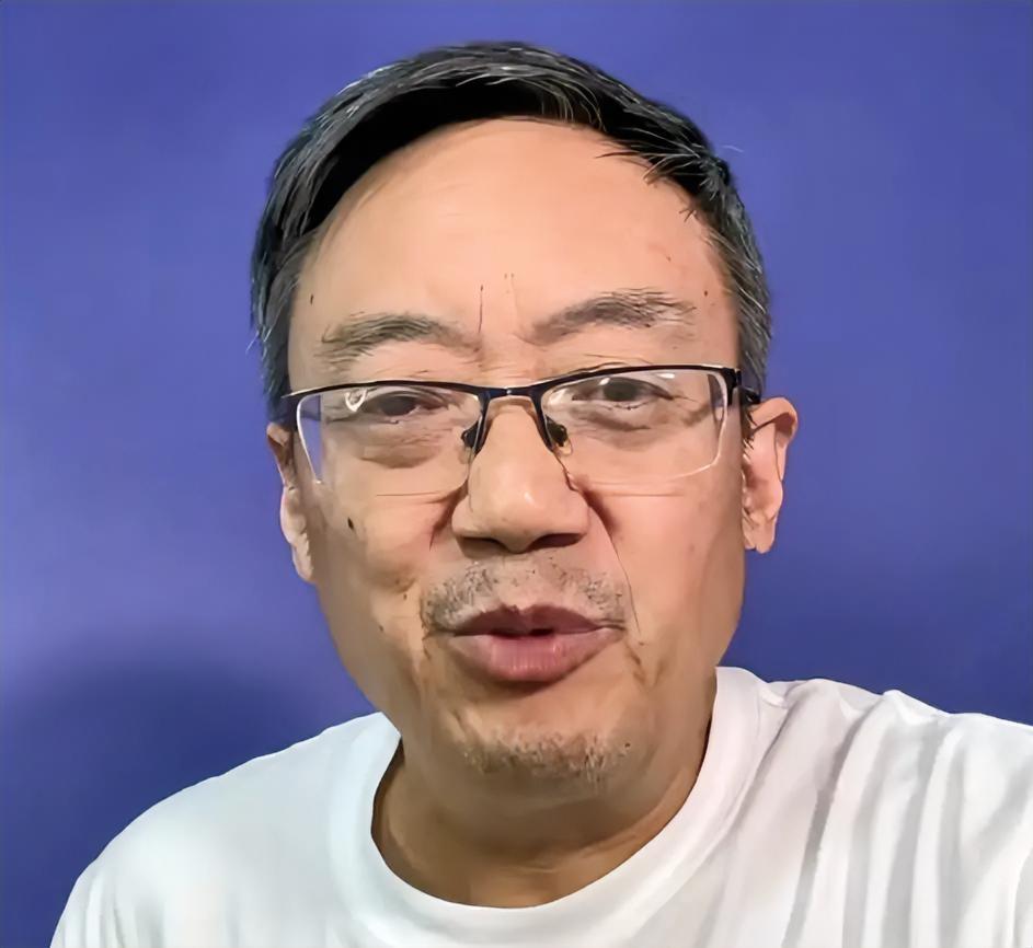 汤家凤10月1日发文警告：“有些资助明目张胆，有些资助悄无声息，提高警惕啊！”