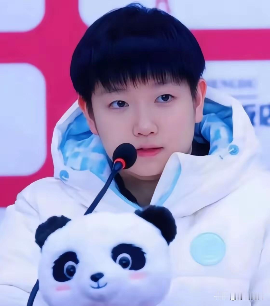 孙颖莎粉丝这话说得够直接，但咱们得掰扯清楚，体育圈里粉丝经济再热，也绕不过一个铁