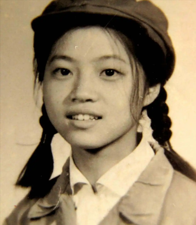 1968年，21岁的女知青廖晓东，嫁给了一贫如洗的老光棍。新婚夜，廖晓东一脸娇羞