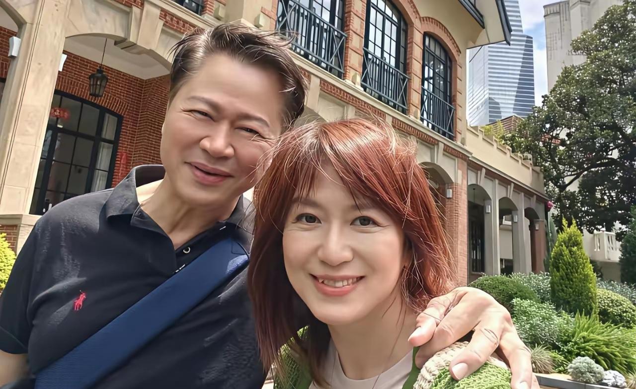 中天与赖岳谦夫妇二人之间的纠纷彻底把岛内蒙在所谓泛蓝外面的那层遮羞布扯下来了，告