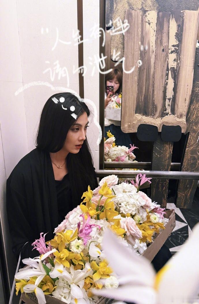 赵丽颖表妹属狗赵丽颖表妹文案赵丽颖庆生照片赵丽颖庆生照片满是幸福，属狗的表妹暖