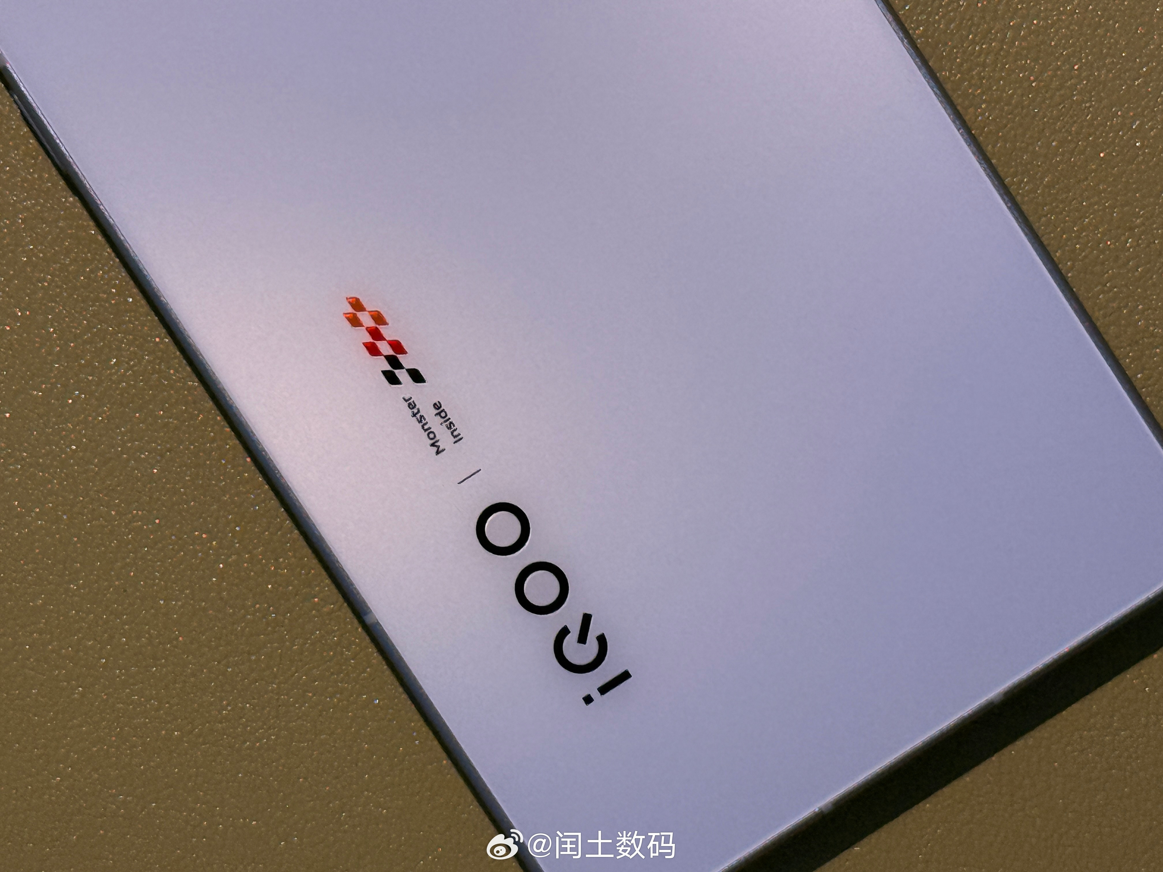 iQOO15TiQOO15T的Deco部分沿用了iQOO15Ultra同