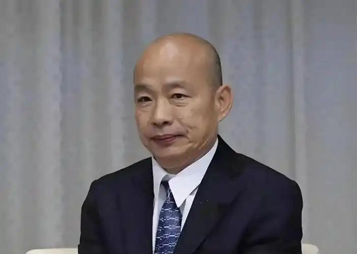 韩国瑜被王金平泼了冷水。韩国瑜前几天从美国回来，脸都快笑歪了，见人就显摆自己