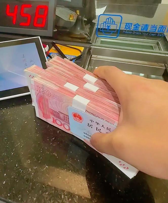 爱把钱存银行的人，估计是要乐开花了！因为各大银行从今年开始，正式取消强制登记：个