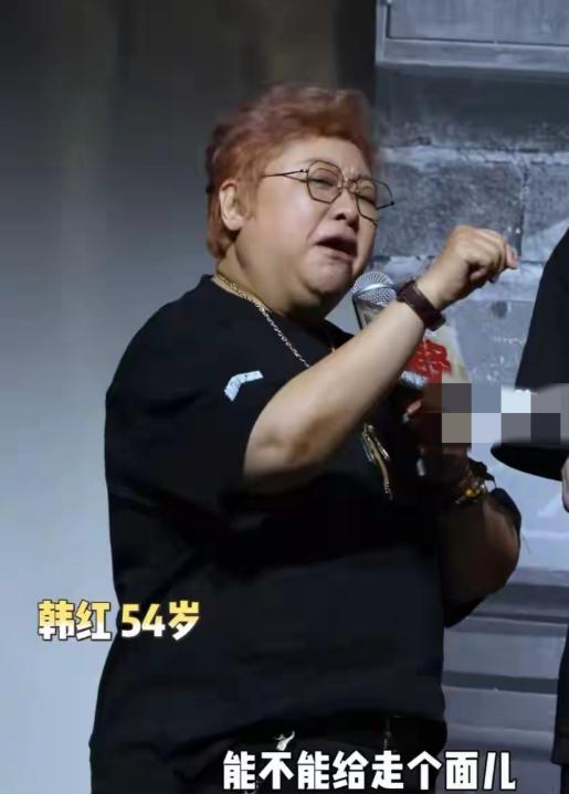 韩红帮冯小刚新片站台，一句“北京两千多万百姓受累走个面撑票房”，不光惹得全网普通