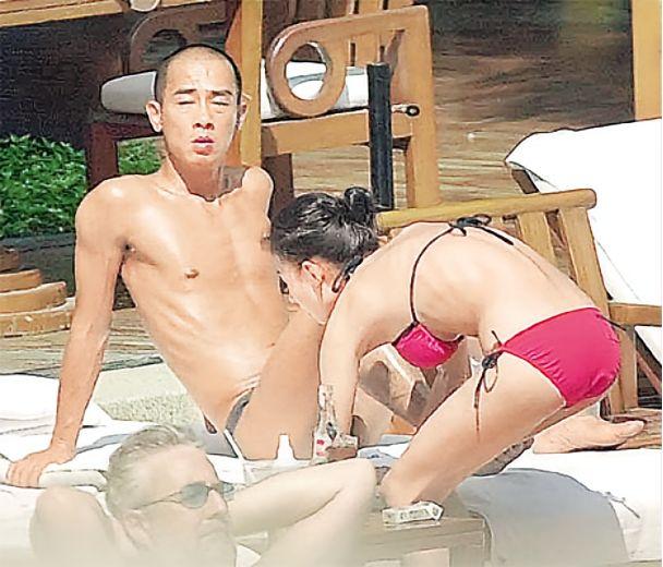 2003年春末，张柏芝和陈小春在曼谷酒店泳池边的互动，可真是掀起了一场舆论风暴。