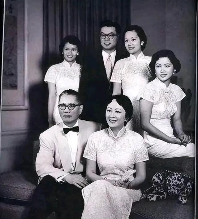 1939年，40岁的白兰花勾引宋霭龄23岁的儿子，在马尼拉成婚。宋霭龄气得浑身颤