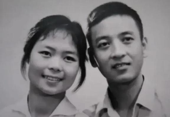 1980年，北京知青为回城，狠心抛弃3岁儿子。没想到，43年后，她去医院检查，发