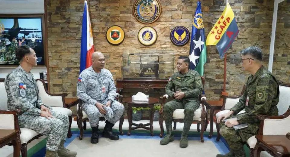 危险信号已经出现——菲律宾突然撤回全部驻北京国防武官团队，完全清空了中菲两军一线