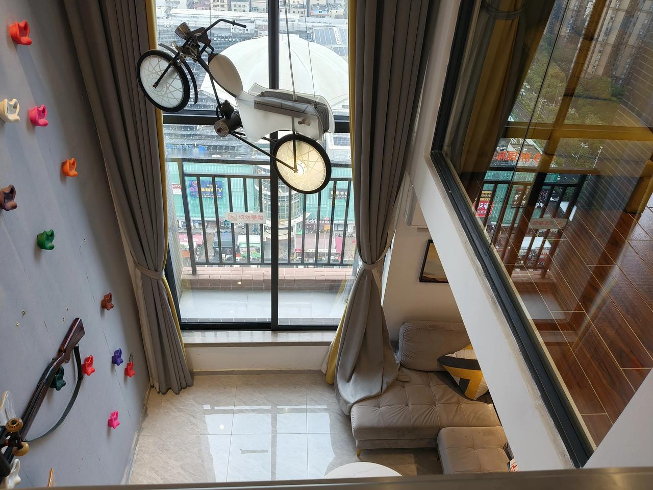 在广州打拼久了，总想找个压力小、生活方便、还适合养老的地方。没想到在金沙洲，让我