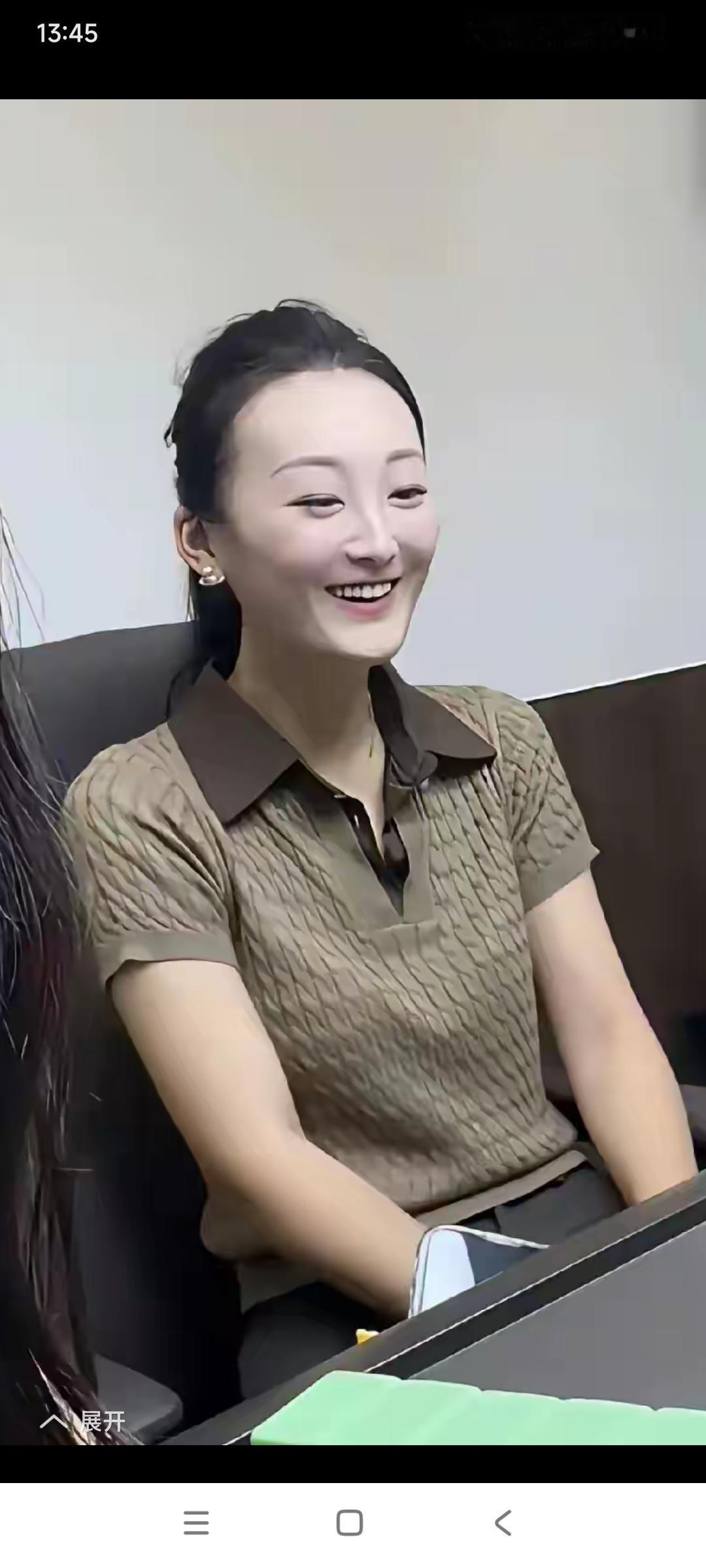 要我说大衣哥朱之文前儿媳陈亚楠和朱小伟离婚了。你们说陈亚楠能不能后悔？我