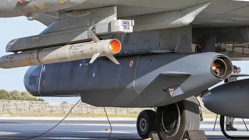 泽连斯基这是疯了么？1月28日，“Resident”电视频道援引巴诺夫卡方面的