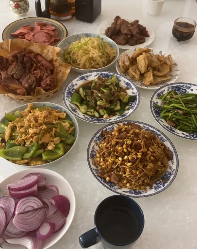第一次去男朋友家吃饭，这一桌美食感觉不被重视