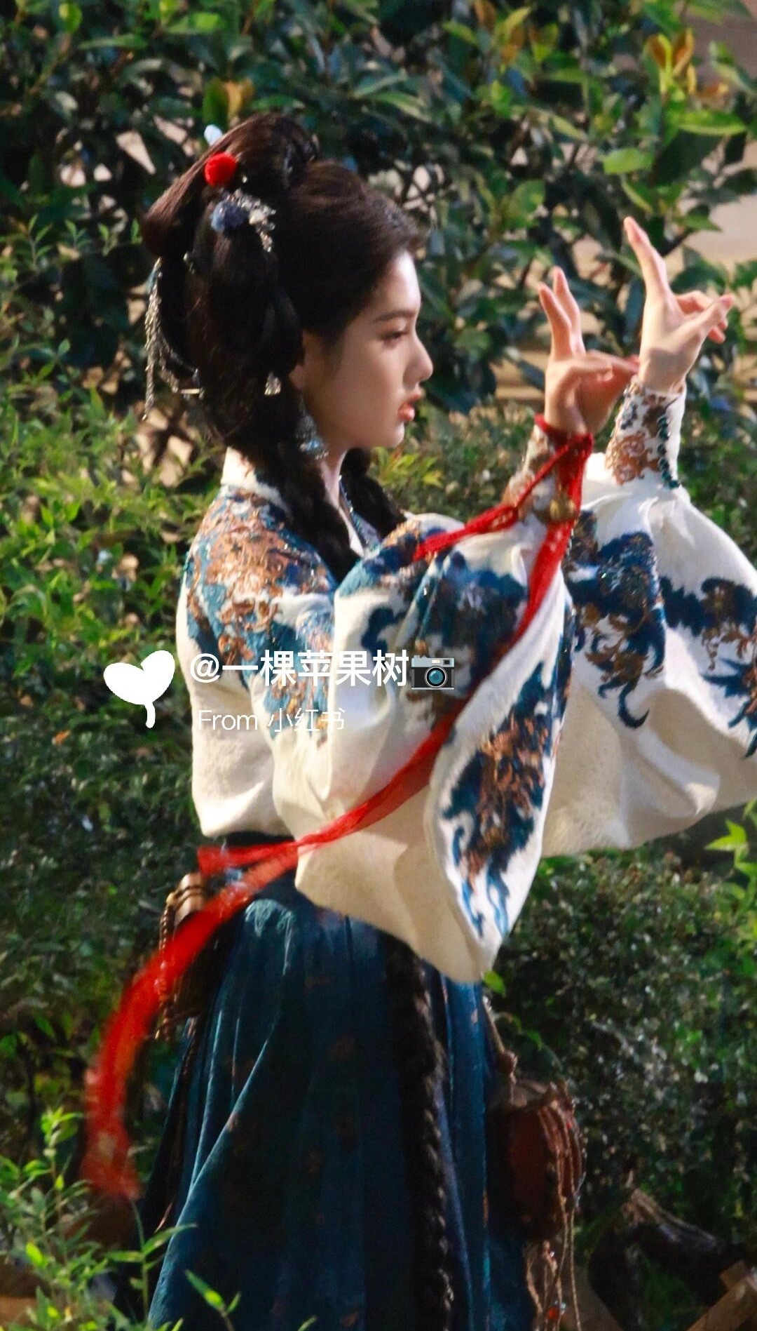 艾米桃夭的新衣服！侧面看好动漫好可爱哦