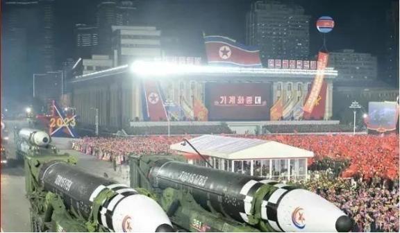 美国为啥不敢动朝鲜？不是打不过，是真赌不起。这事明眼人都能看出来，美国在中东