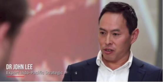 澳大利亚著名的反华教授李约翰，在节目中发表自己的反华观点时，主持人突然对他说，如